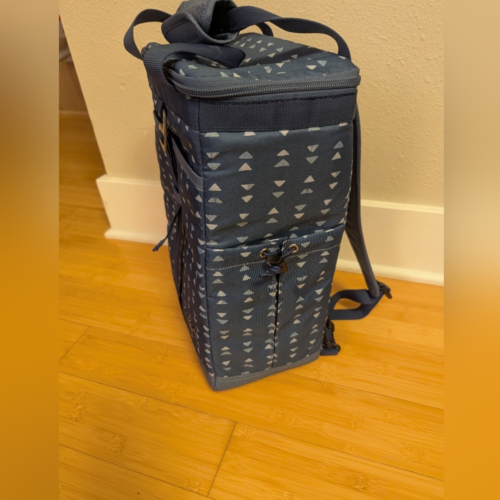 Eddie Bauer Soft Cooler Backpack - Picture 2 of 5